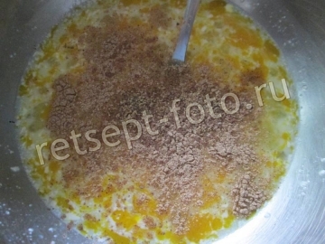 Яблоки в тесте на сковороде
