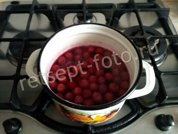 Ягодный мусс с манкой и вишней