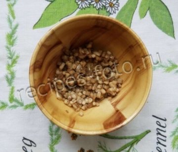 Яйца фаршированные грибами и красной икрой