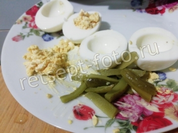 Яйца фаршированные крабовыми палочками