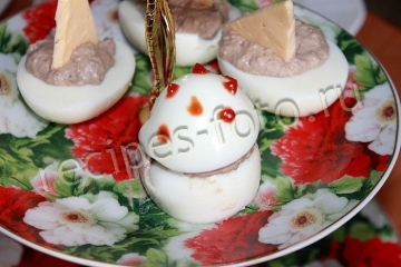 Яйца фаршированные куриной печенью
