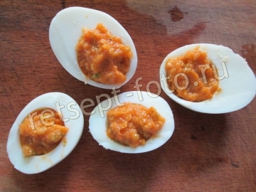 Яйца фаршированные овощами (закуска)