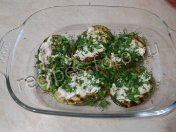 Кабачки на гриле с чесноком