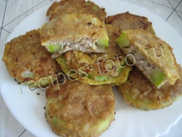 Кабачки с фаршем на сковороде