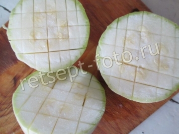 Кабачки с колбасой в духовке