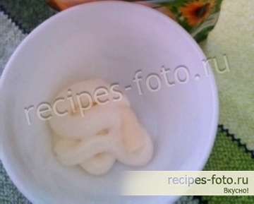 Жареные кабачки с чесноком, помидорами и майонезом