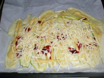 Кабачковый рулет с курицей и сыром в духовке