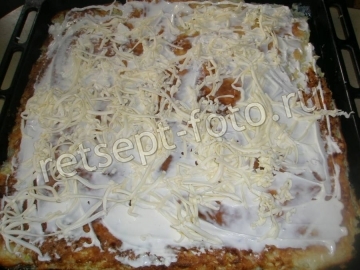 Кабачковый рулет с плавленым сыром и помидором