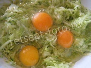 Кабачковый торт с грибами, сыром и помидорами