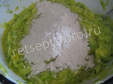 Кабачковый торт с грибами, сыром и помидорами
