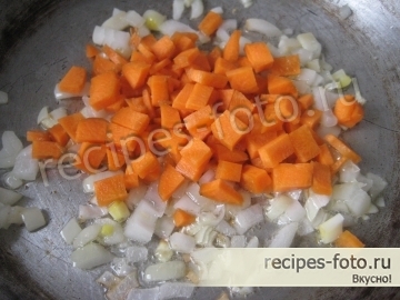 Жареный рис с овощами и яйцом по-китайски