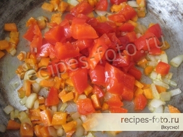 Жареный рис с овощами и яйцом по-китайски