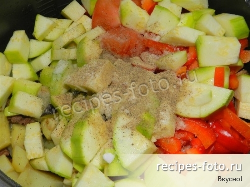 Овощное рагу с мясом и картошкой в мультиварке