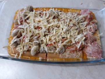 Каннеллоне с курицей и грибами в томатном соусе