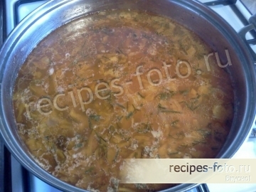 Украинский капустняк со свиными ребрышками, пшеном и кислой капустой
