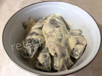 Карась запеченный в духовке с майонезом