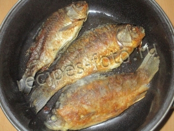 Караси жареные в муке