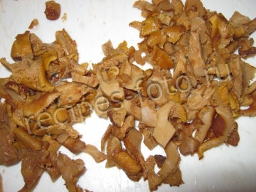 Карп фаршированный гречкой и грибами запеченный в духовке
