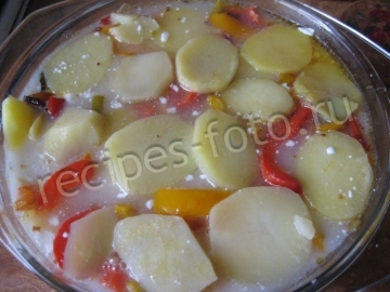 Картофель с перцем в духовке без мяса