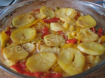 Картофель с перцем в духовке без мяса