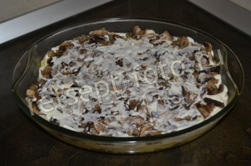 Картофельная запеканка с грибами и вареными яйцами
