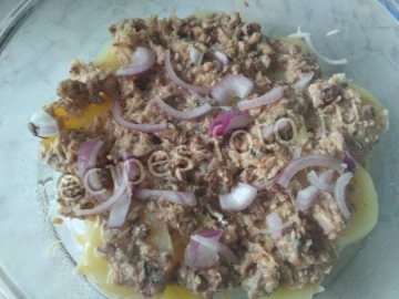 Картофельная запеканка с рыбными консервами