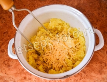 Картофельные гнезда с курицей и сыром