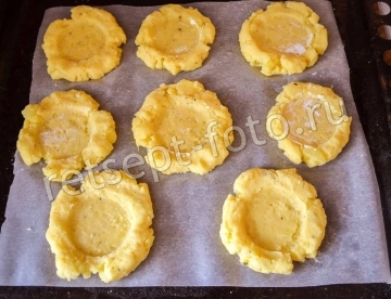 Картофельные гнезда с курицей и сыром