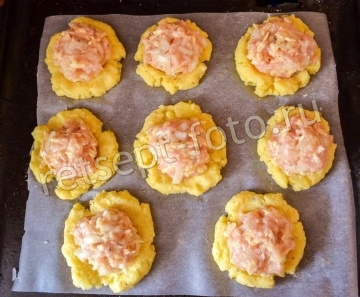 Картофельные гнезда с курицей и сыром