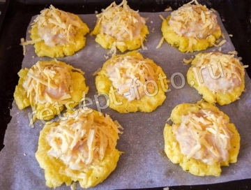 Картофельные гнезда с курицей и сыром