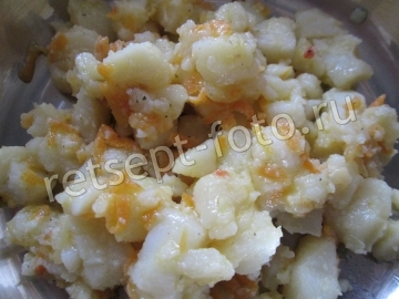 Картофельные пирожки с рыбой в духовке