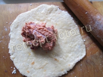 Картофельные пирожки с рыбой в духовке