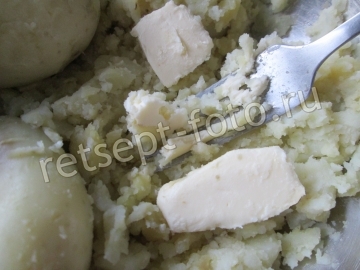 Картофельный пирог из пюре с сосисками