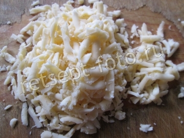 Картофельный пирог из пюре с сосисками