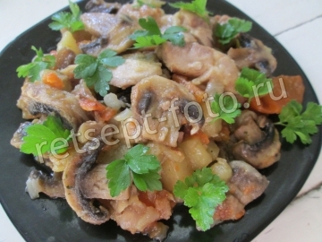 Картофель с курицей и грибами