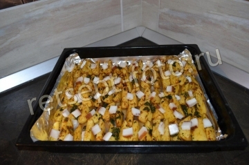 Картошка дольками с салом в духовке