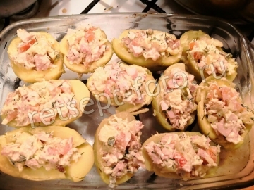 Картошка фаршированная копченой курицей