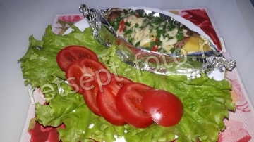 Картошка-гармошка с фаршем, сыром и помидорами