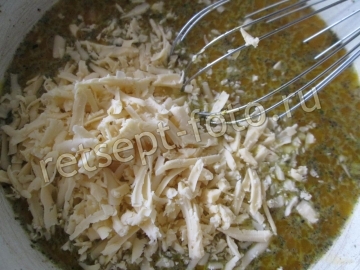 Картошка с фаршем и грибами в горшочках