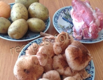 Картошка с грибами и мясом в горшочках