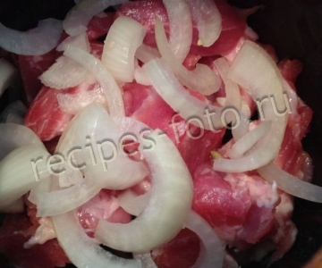 Картошка с грибами и мясом в горшочках