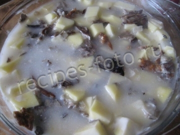 Картошка с грибами и сметаной в духовке