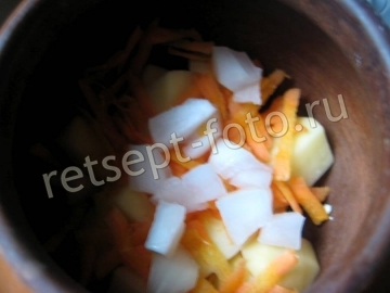Картошка с грибами и сметаной в горшочках