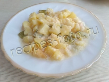 Картошка с кабачками в сметане в мультиварке