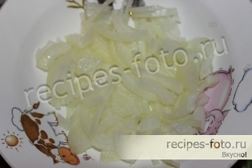 Картошка с маринованным луком на закуску