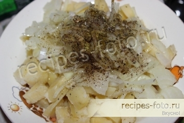 Картошка с маринованным луком на закуску