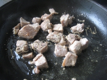 Картошка с мясом и грибами тушеная на сковороде
