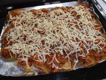 Картошка с овощами и сыром