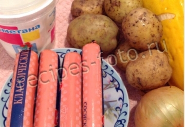 Картошка с сосисками в горшочках на скорую руку