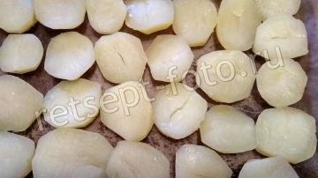 Картошка с сыром, чесноком и майонезом в духовке